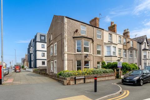 1 bed property, in Clifton Road, £85,000