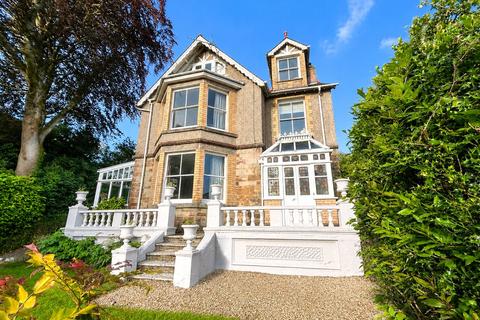 6 bed property, in St. Nicholas Street, £635,000