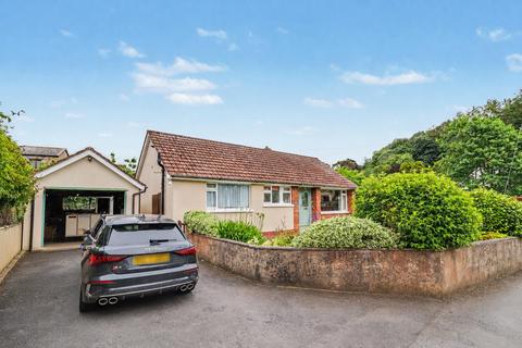 2 bed property, in Rows Lane, £365,000