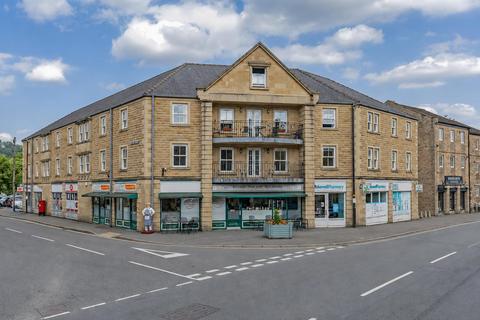 2 bed property, in Matlock Street, £240,000