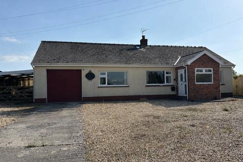 3 bed property, in Broadmoor, £300,000