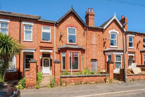 5 bed property, in St. Catherines Grove, £135,000