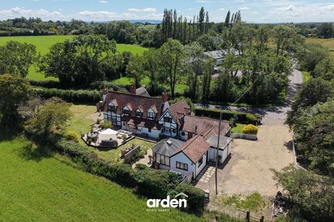 4 bed property, in Stockwood, £900,000
