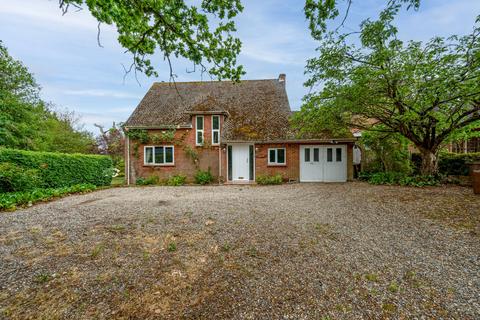 3 bed property, in Church Road, £400,000