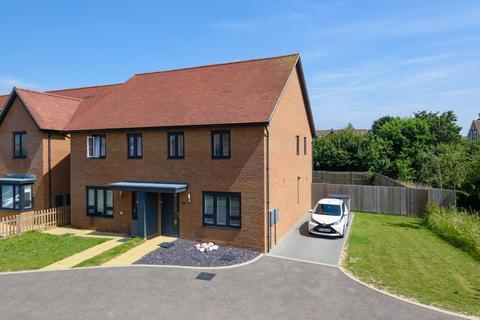3 bed property, in Oxbow Court, £375,000