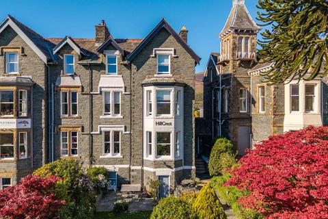 9 bed property, in Hillcrest, £1,300,000