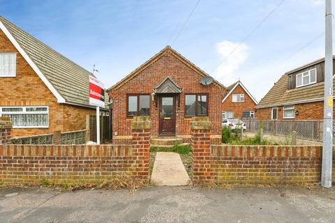 2 bed property, in Meadow Way, £30,000