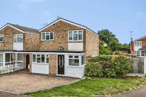 3 bed property, in New England Close, £420,000