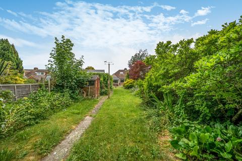 2 bed property, in The Crossway, £300,000