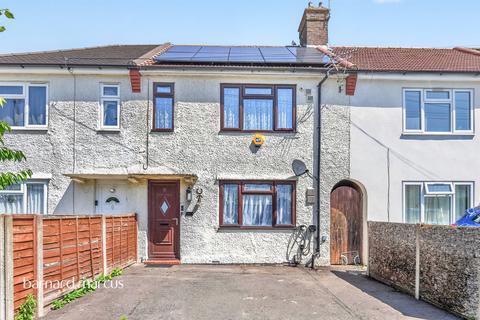 3 bed property, in Salem Place, £400,000