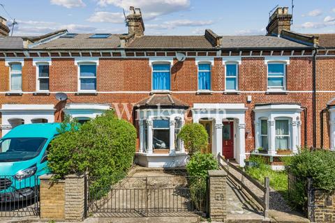 3 bed property, in Malvern Road, £755,000