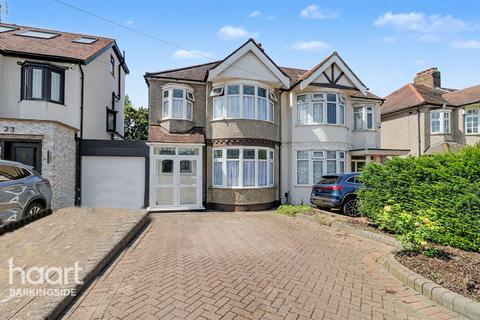 3 bed property, in Chalgrove Crescent, £550,000