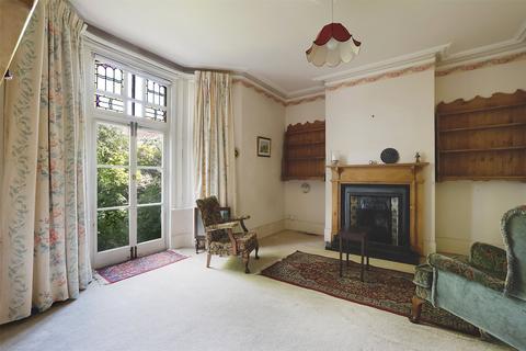 5 bed property, in Reigate Road, £850,000