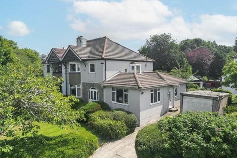 4 bed property, in Primley Park Mount, £495,000