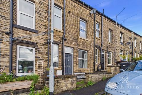 2 bed property, in Ribstone Street, £140,000