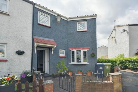 3 bed property, in Foxhills Close, £120,000