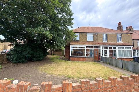 3 bed property, in Crow Hill Road, £290,000