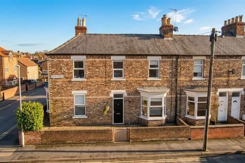 3 bed property, in Grove Street, £250,000