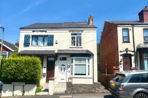 2 bed property, in Himley Avenue, £169,950