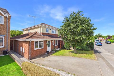 4 bed property, in Muirfield Way, £280,000