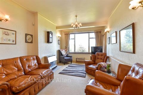 2 bed property, in Mount Echo Drive, £475,000