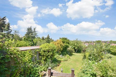 2 bed property, in Mount Echo Drive, £475,000