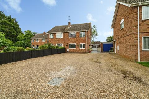 3 bed property, in Pilgrims Way, £270,000