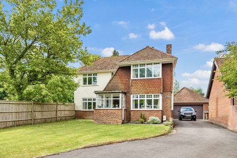 3 bed property, in Horsebridge Road, £925,000