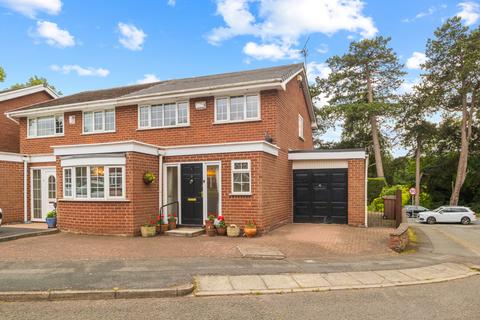 3 bed property, in Summerfield, £325,000
