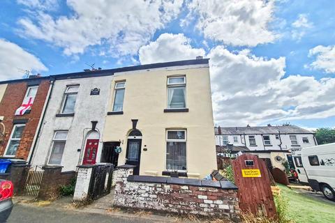 4 bed property, in Denton Road, £120,000