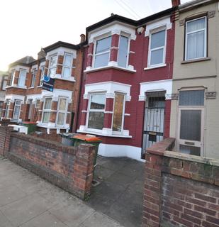 3 bed property, in Dersingham Avenue, £400,000