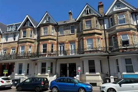 1 bed property, in West Hill Road, £180,000