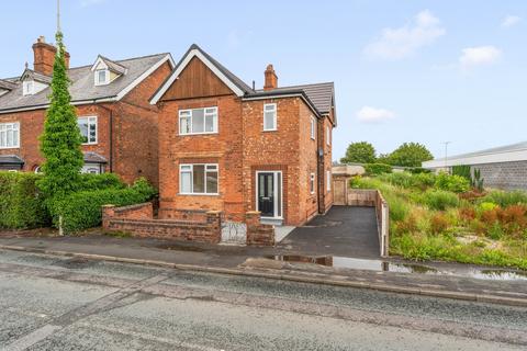 3 bed property, in Middlewich Road, £300,000