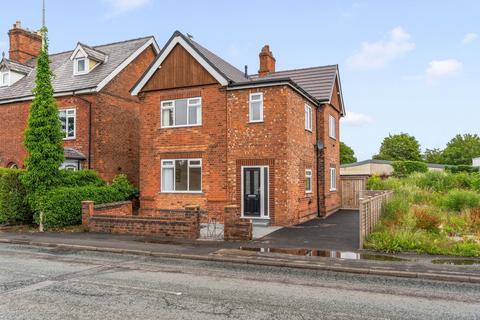 3 bed property, in Middlewich Road, £300,000