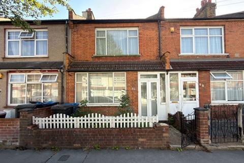 2 bed property, in 66 Beverstone Road, £250,000