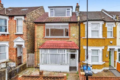 4 bed property, in 17 Kynaston Road, £320,000