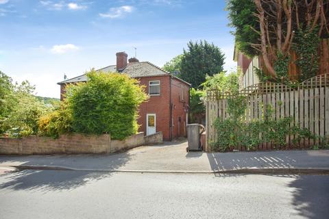 3 bed property, in Thorncliffe Lane, £180,000