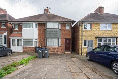2 bed property, in Bosworth Road, £220,000