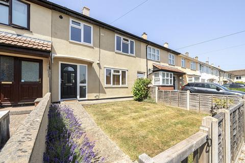 3 bed property, in Radlet Close, £245,000