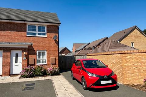 2 bed property, in Adalia Walk, £180,000