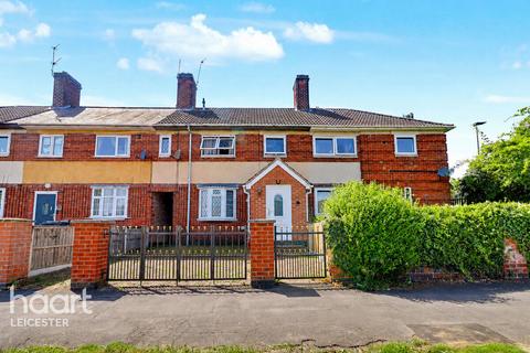 3 bed property, in Cort Crescent, £210,000