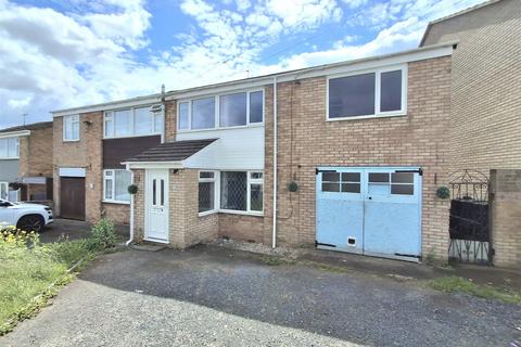 5 bed property, in Furlongs Road, £240,000