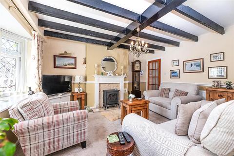 3 bed property, in Main Street, £250,000