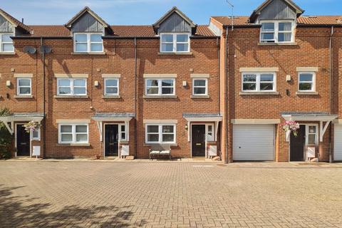 3 bed property, in Victoria Mews, £300,000