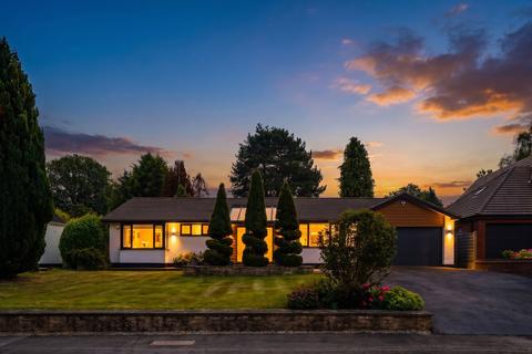 4 bed property, in Endwood Drive, £975,000