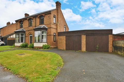 5 bed property, in Offchurch Road, £580,000
