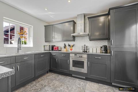 3 bed property, in Salisbury Village, £550,000