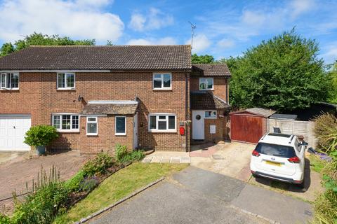 3 bed property, in Lakemead, £350,000