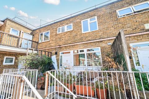3 bed property, in Maddock Way, £375,000