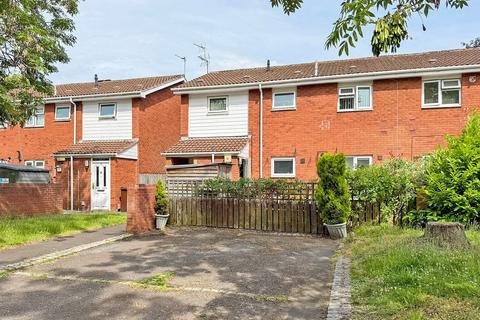 2 bed property, in Hambledon Close, £99,000